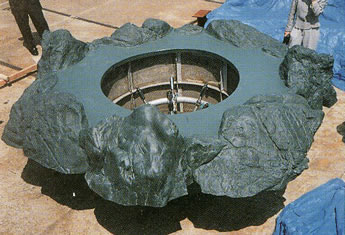 擬石でカバーされたフロート式噴水